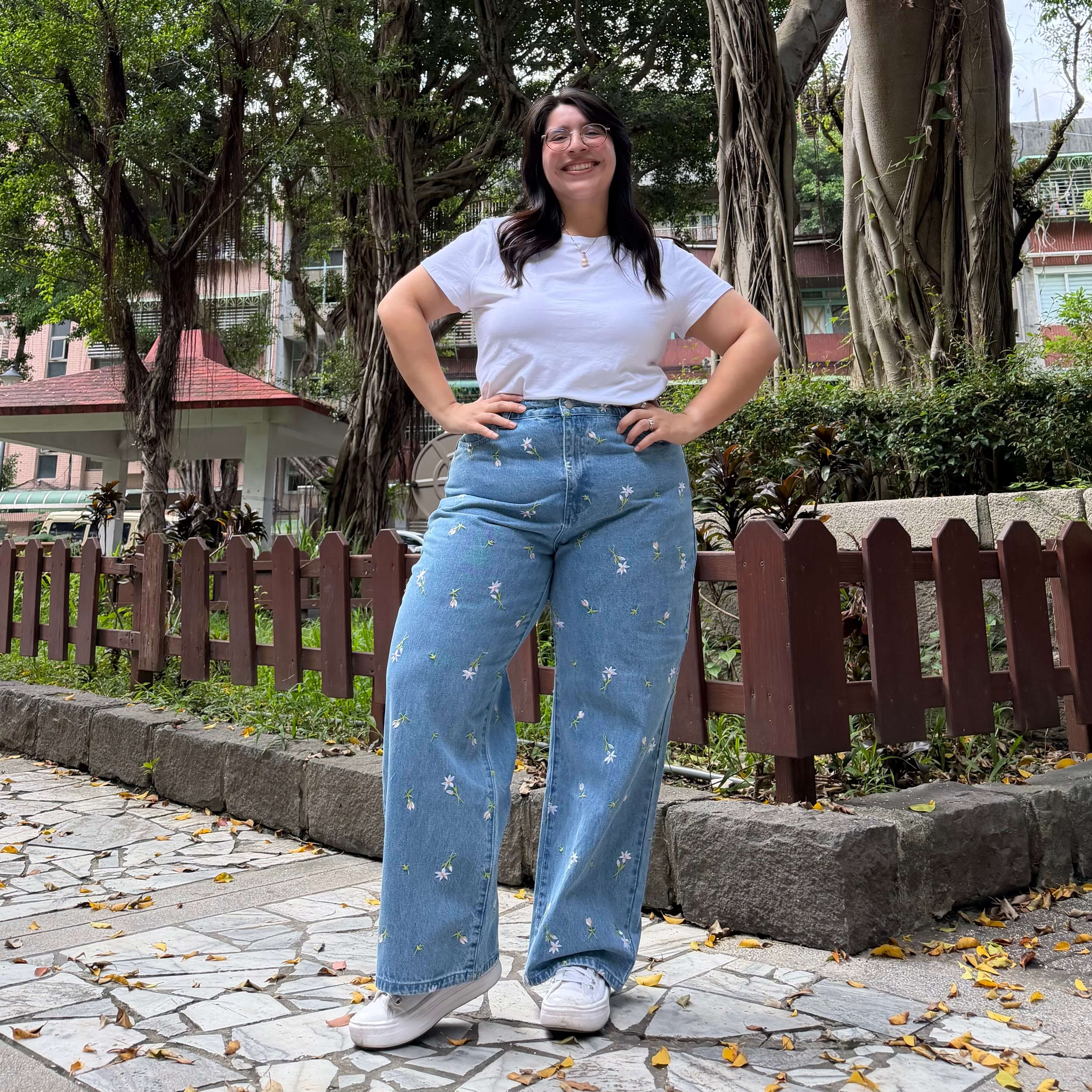 29" Inseam Jeans - Light Wash with Daisies
